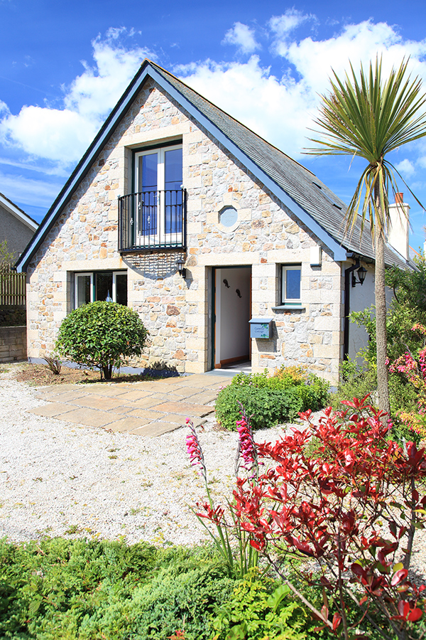 Camellia Cottage, Lizard