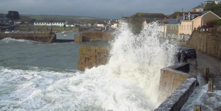 Stormy seas hit the harbour