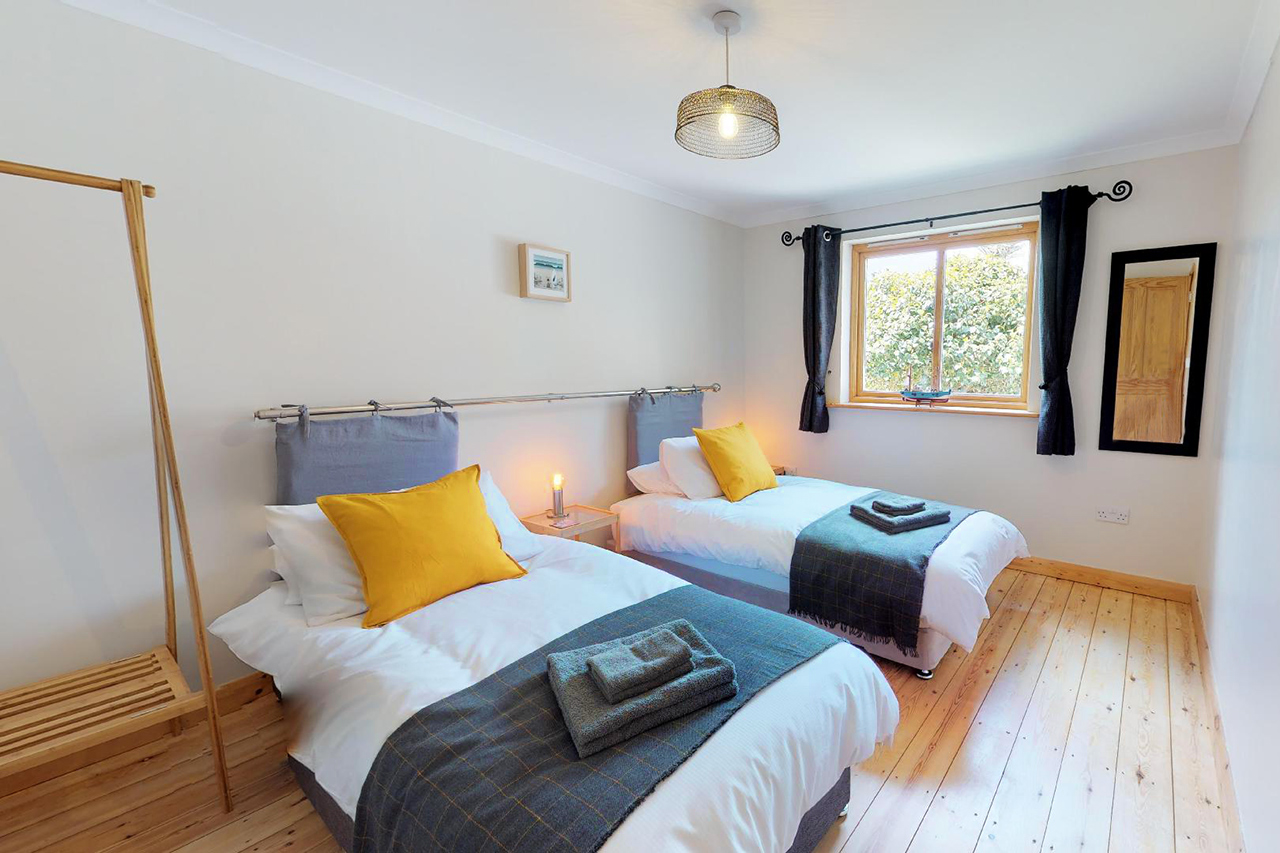 Camellia Cottage, Lizard