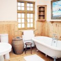 Summer Lodge - Master suite bathroom