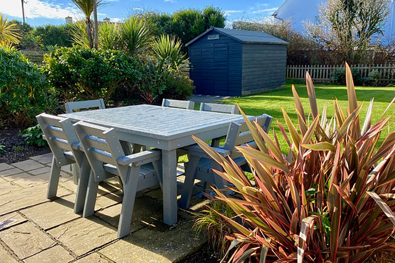 Camellia Cottage, Lizard