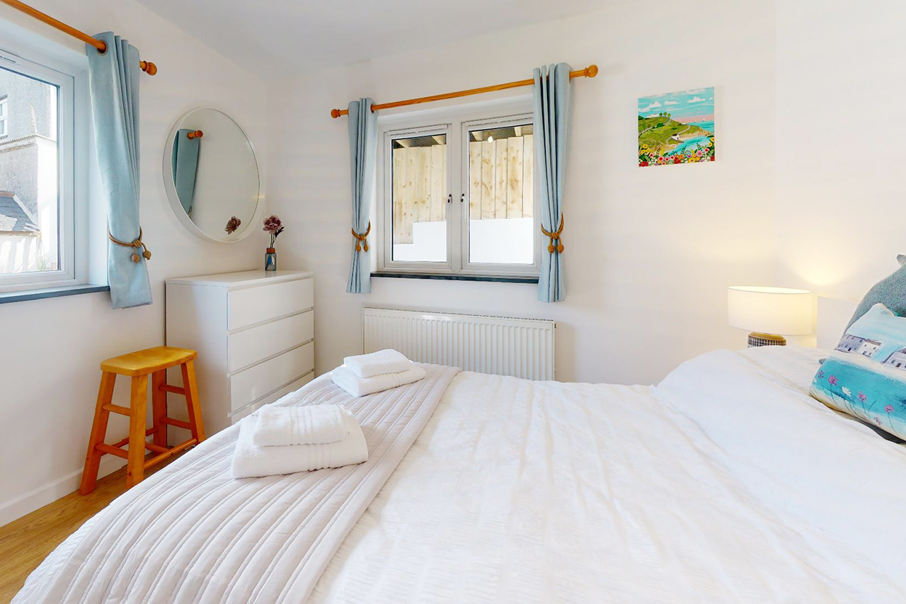 Church View Modern Holiday Home in Porthleven, Cornwall Cornish