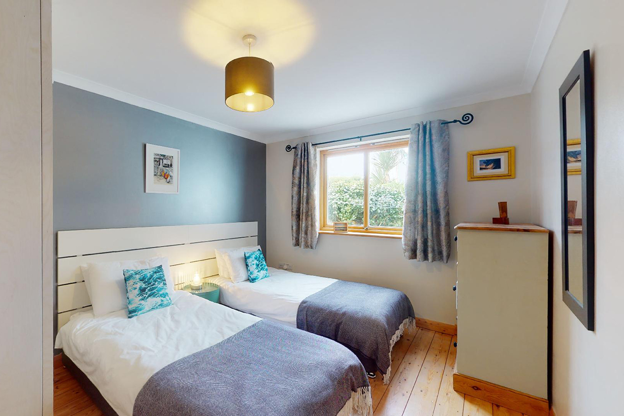 Camellia Cottage, Lizard