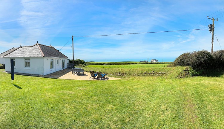 Woodley's Cottage, Poldhu Cove